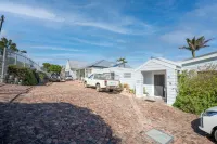 The Lookout Guest House - parking