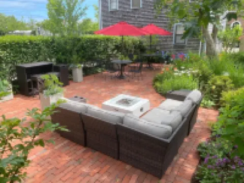 Seven Sea Street Inn