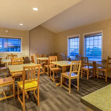 Canadas Best Value Inn Chinook Station