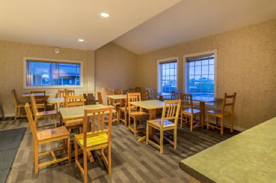 Canadas Best Value Inn Chinook Station