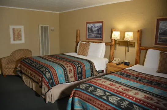 Sitzmark Chalet Inn Hotels near Moon Mountain