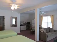 Lynwood Inn - Balcony