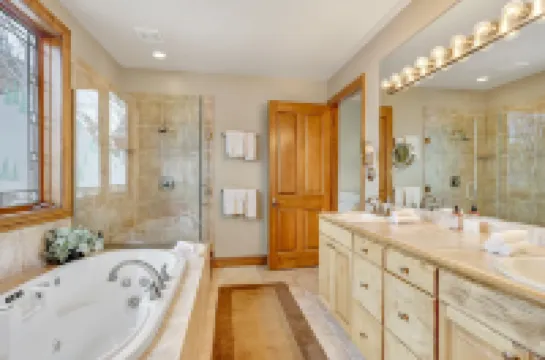 Cozy Mountain 4-Bedroom Retreat in Arrowhead Village 4 Townhouse by RedAwning