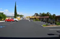 Budget Inn - Moteles