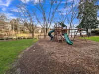 Lake Front Keowee Condo W/ Balcony & Resort Amenities! 2 Bedroom Condo by RedAwning Hotels in Oconee County