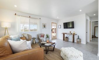 Mojave Mesa - Desert Views & Desert Style 1 Bedroom Home by RedAwning