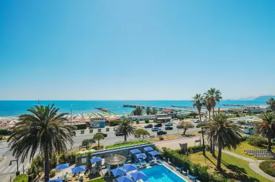 Hotel Excelsior Hotels near Campeggio Apuano