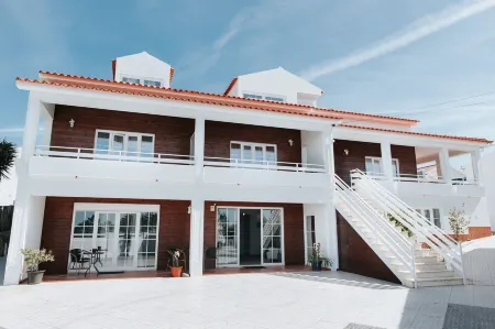 O House Ericeira Hills Отели рядом с достопримечательностью «Ermida de São Sebastião»