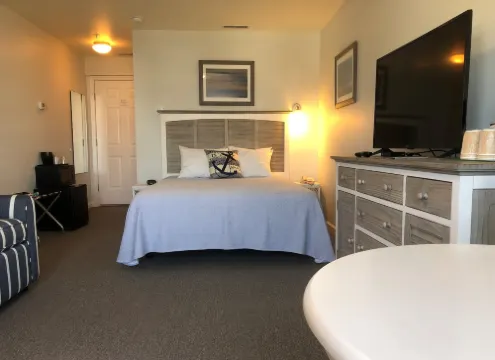 Knapps Narrows Marina & Inn Hotels in Tilghman Island