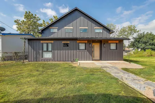 Waterfront Granbury Home w/ Electric Fireplace! - Kitchens