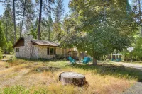 7 Mi to Yosemite Natl Park Riverfront Getaway! Hotels in El Portal