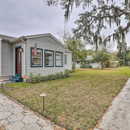 Tampa Bay Area Cottage w/ Gas Grill and Fire Pit!