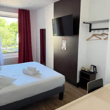 Hotel de La Paix Hotels near Pavillon du Verdurier