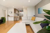 A Light Filled Contemporary Design Apartment - Homestays