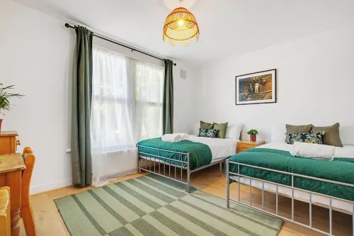 Beautiful 3 Bedroom House in North London Hotels in Haringey
