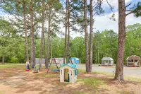 Higden Studio w/ Shared Patio, Yard Games, Grills! - 2-Star
