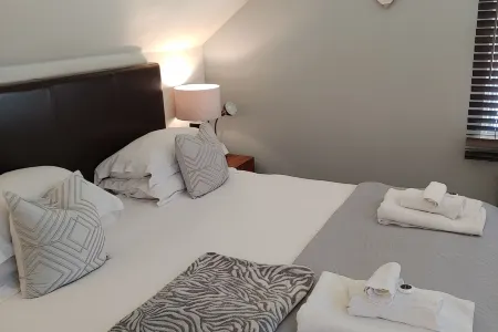 The Bath House Apartments - Free 1st Breakfast - Free Parking