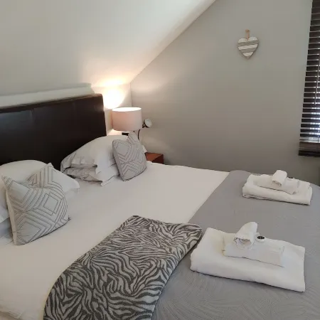 The Bath House Apartments - Free 1st Breakfast - Free Parking