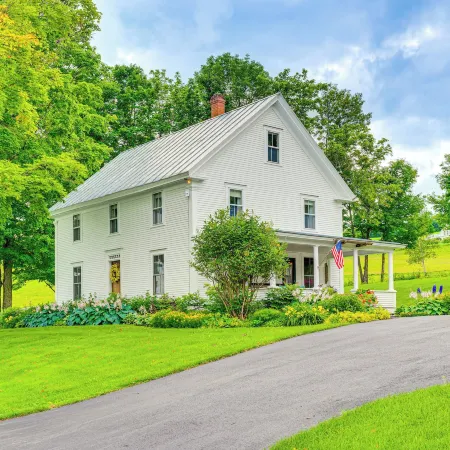 Idyllic Vermont Farmhouse: Mtn Views on 200 Acres!