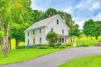 Idyllic Vermont Farmhouse: Mtn Views on 200 Acres! - parking