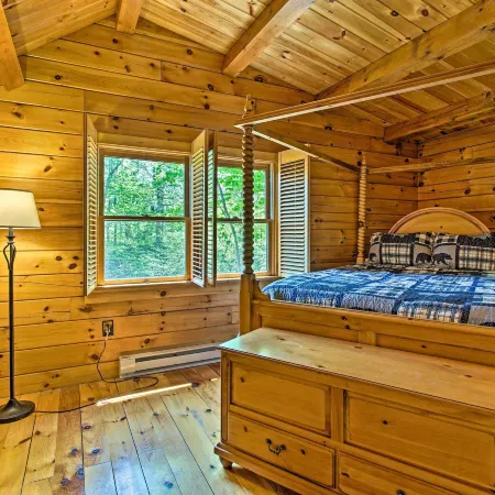 Poconos Family Cabin Fire Pit and Hot Tub!