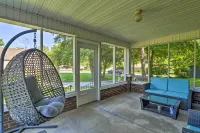 Glasgow Home w/ Porch: Close to Lake & Caves! - parking