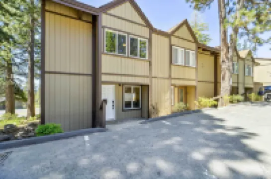 10 Mi to Palisades Tahoe! Condo with Game Room