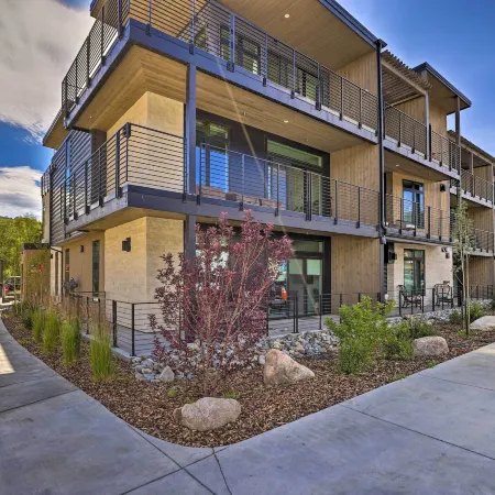 Hot Tub and Balcony Riverfront Silverthorne Condo!