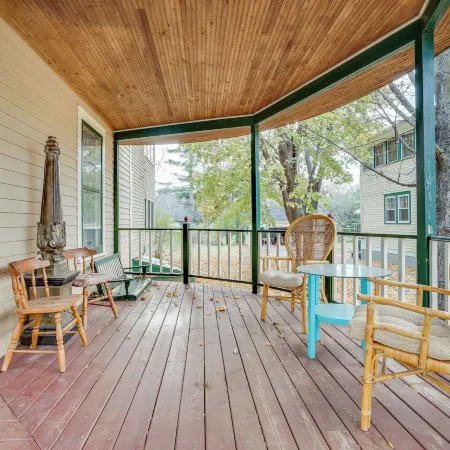 Eau Claire Retreat Close to Campus and Dtwn!