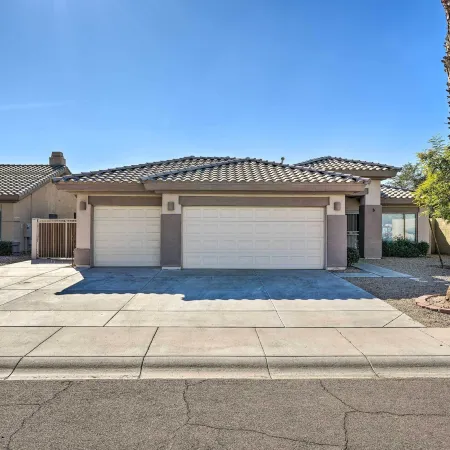 Putting Green + Game Room: Goodyear Oasis