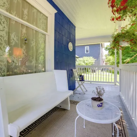 Fire Pit, BBQ & Yard: Family Home in Adrian