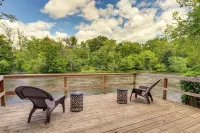 Family-Friendly Riverhouse Fishing and Hot Tub - Wifi