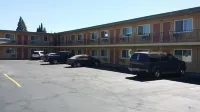 Sunset Inn - parking