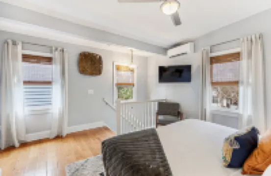 Spacious Apartment Downtown