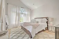 1 Mi to Drinks and Dining Getaway in Grants Pass - Pet-friendly