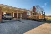 New- Family Friendly Ranch Home Near Nashville! (TA)