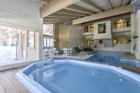 Silverthorne Condo: New Pool & Hot Tub + Fireplace - 3 estrellas