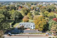 The Oakdale Inn Hotels in Martinsville