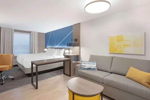 Comfort Inn & Suites US-60 - 2-Star