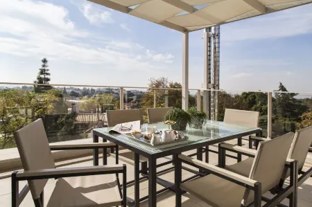 The Y Hotel Отели рядом с достопримечательностью «Church Evagelistria»