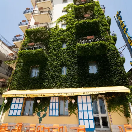 Hotel San Pietro Отели рядом с достопримечательностью «Пляж Спизоне»
