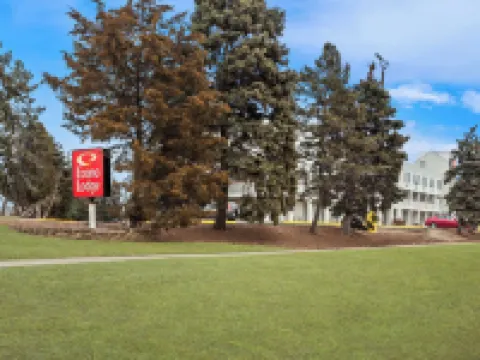 Econo Lodge Hotels in Willowbrook