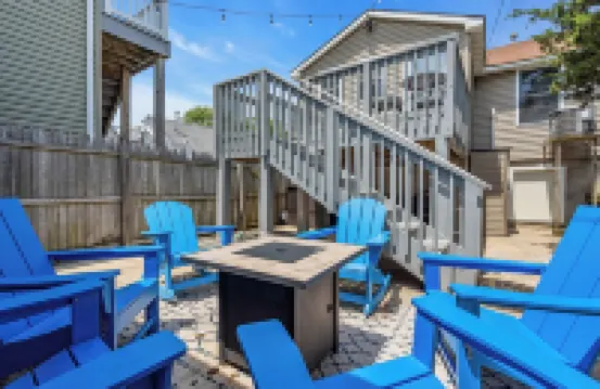 Walk to Beach! 4 Beach Badges Included. BBQ + Fire Pit. Towels + Linens Included