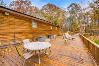 Private Hot Tub on 10 Acres: Cozy Catskill Getaway Hotels in Catskill