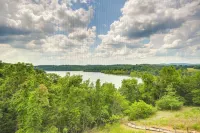 Eagle Rock Gem on Table Rock Lake w/ Decks & Grill - 2-Star