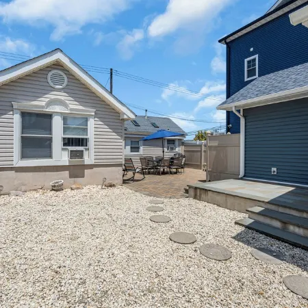 1 Block to Beach with Linens + Towels, BBQ & AC