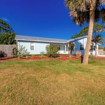 Relax and Unwind in 2 BR apt with Private Heated Pool