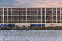 Crystal Coast Oceanfront Hotel - Parkplatz