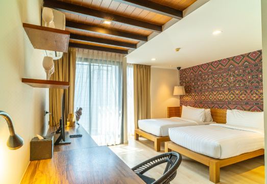 安布尔西隆精品酒店外景图