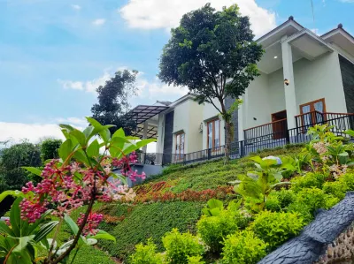 Moya Villa Hotell i Desa Warungmenteng